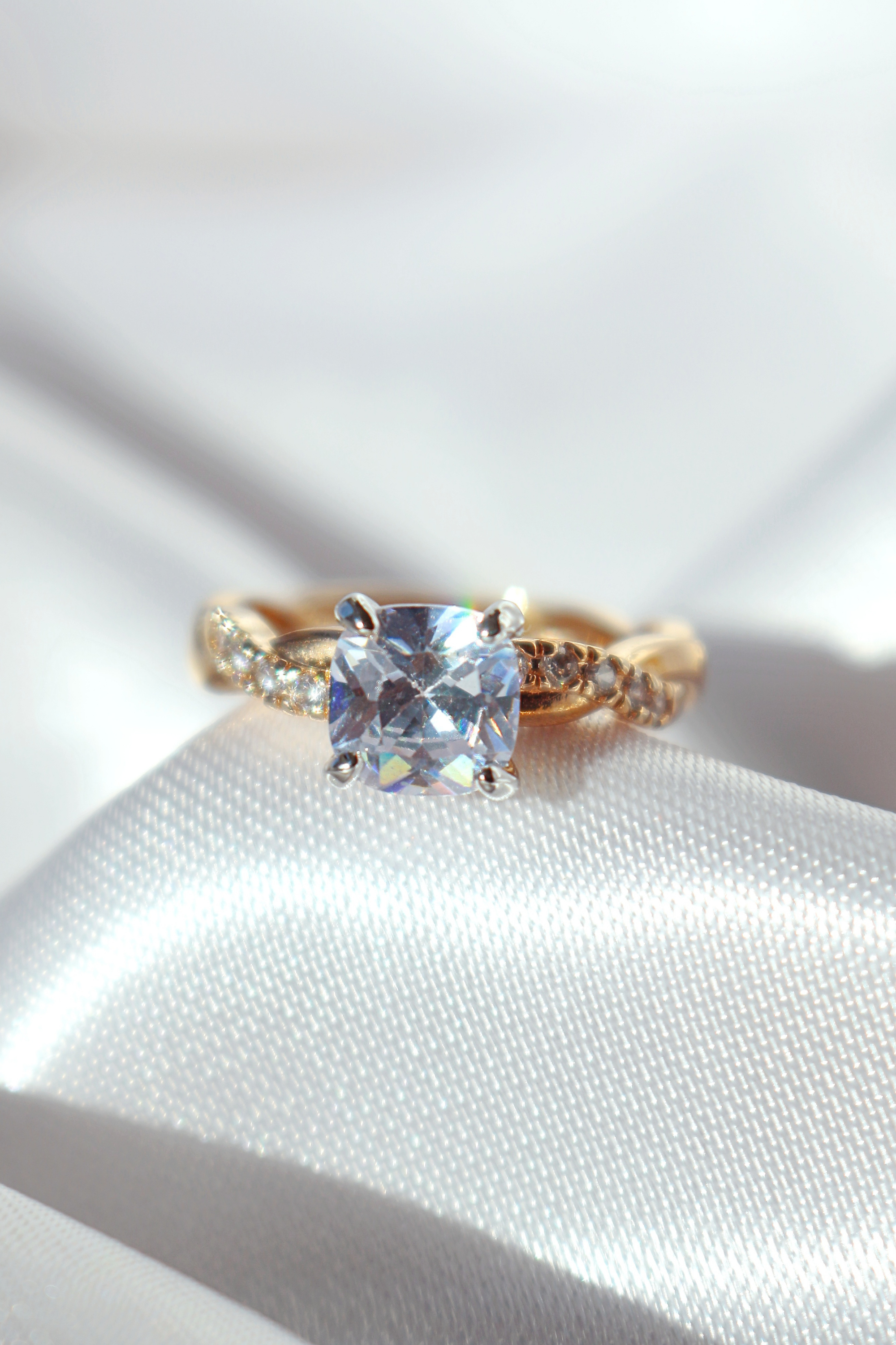 18K Fairy Tales Solitaire Rings